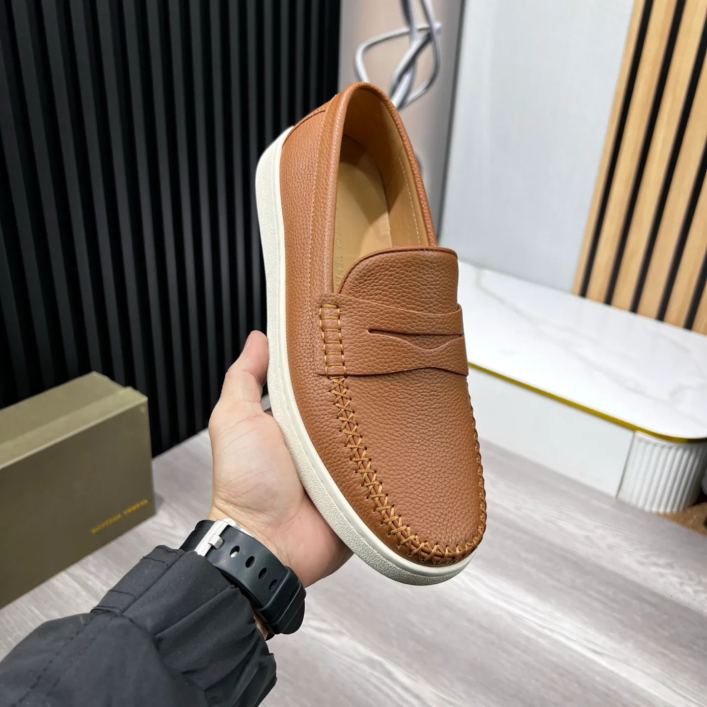 Ex-factory price 480 BV〰️Purely handmade classic men's beanie shoes👉👉driving shoes, slip-on shoes, made of Italian imported cowhide, 💕water-dyed cowhide lining, 🔊original outsole, waterproof platform design, comfortable for the feet. A good choice for traveling and driving, three colors available, code number: 38-44, (45 can be customized)